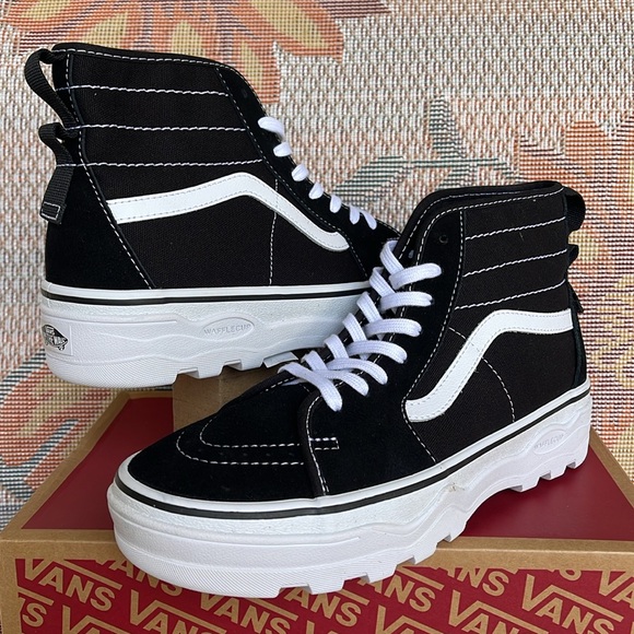 Vans Men’s Sentry Sk8-Hi
Black/White
VN0A5KY5BA2
Sneakers - Picture 1 of 16